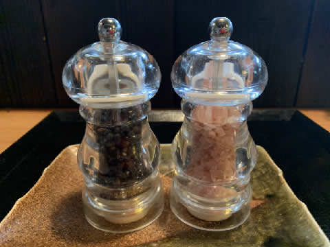 ヒマラヤピンク岩塩とブラックペッパー